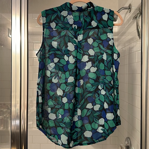 Liz Claiborne Sheer Sleeveless Button Down Top - Picture 6 of 7